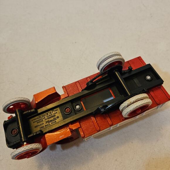 ERTL replica Mack 1926 Bull Dog Mobilgas tanker bank - missing bottom stopper - Picture 5 of 8